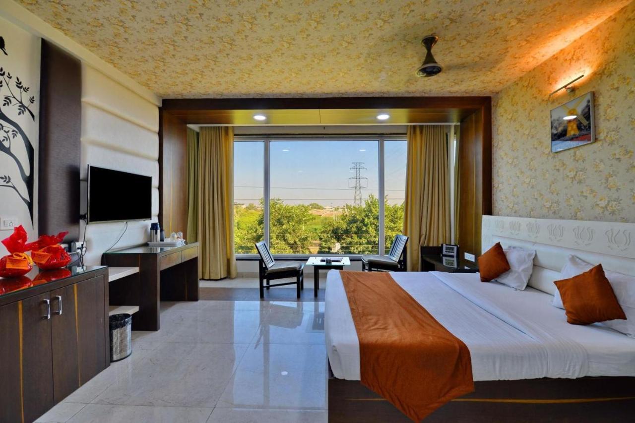 Hotel Tilak Bhopal Ngoại thất bức ảnh
