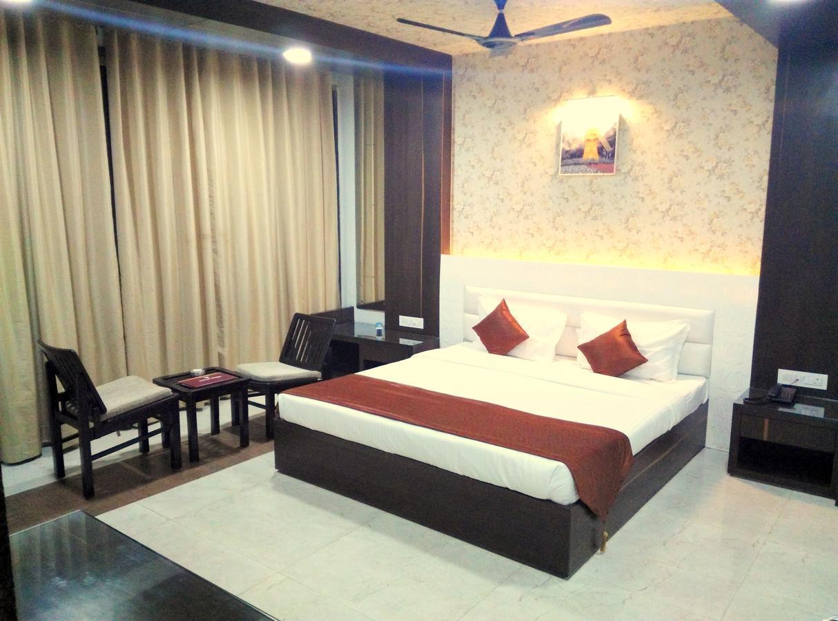 Hotel Tilak Bhopal Ngoại thất bức ảnh