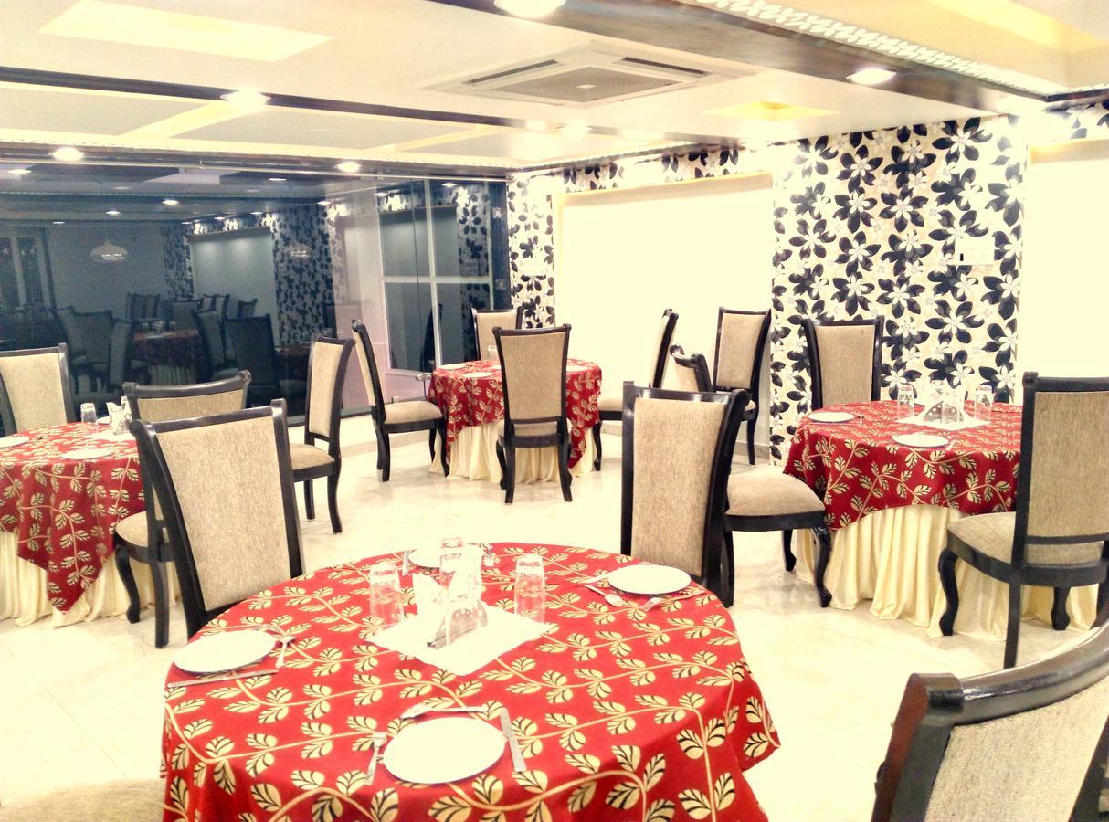 Hotel Tilak Bhopal Ngoại thất bức ảnh