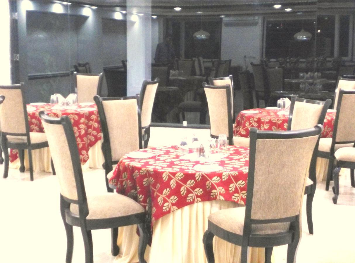 Hotel Tilak Bhopal Ngoại thất bức ảnh
