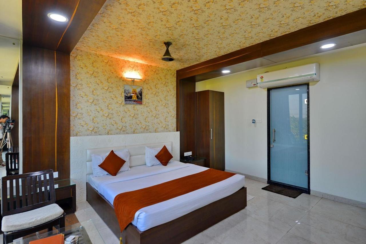 Hotel Tilak Bhopal Ngoại thất bức ảnh